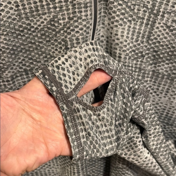 Kirkland Signature Gray Zip Up Sweater with Textured Design - Picture 4 of 7